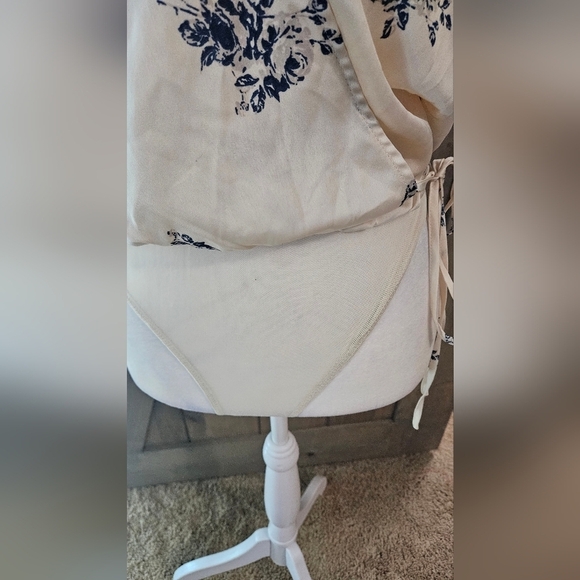 ASTR THE LABLE Hadley Cream with Blue Floral Print Bodysuit Lulus. Size Small - Picture 9 of 14